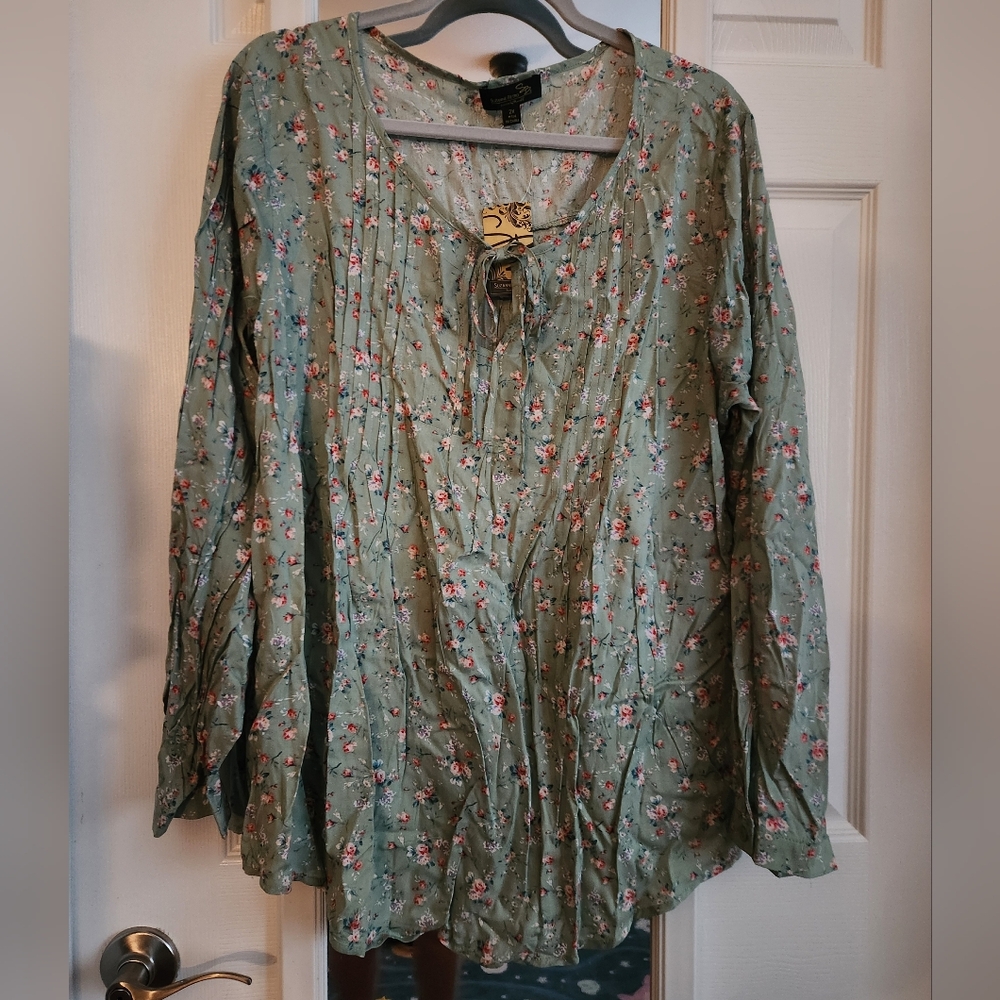 NWT Green Floral Top